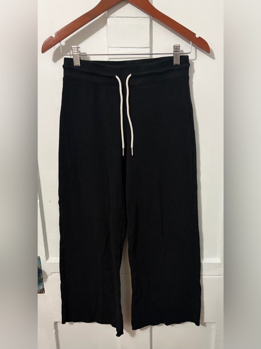 MATE the Label Wide Leg Cropped Organic Cotton Drawstring Women's
Pants Size XS.